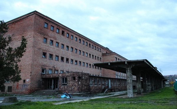 Az egykori bányászfürdőből alakítanak ki inkubátorházat Komlón
