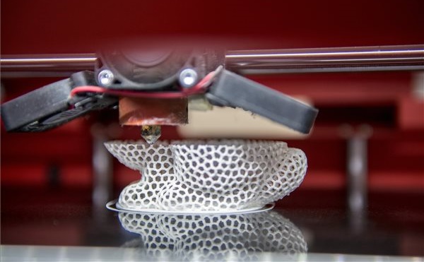 3D-s nyomtatási központot adtak át a Pécsi Tudományegyetemen