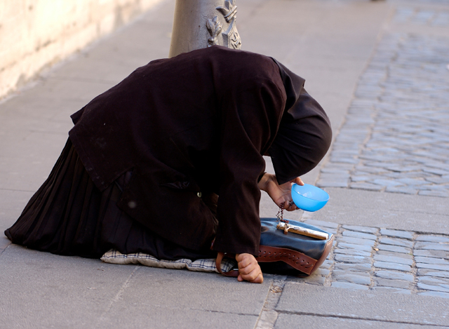 Pécs belvárosából kitiltanák a koldusokat