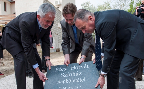 600 millió forint érkezett a horvát színházra