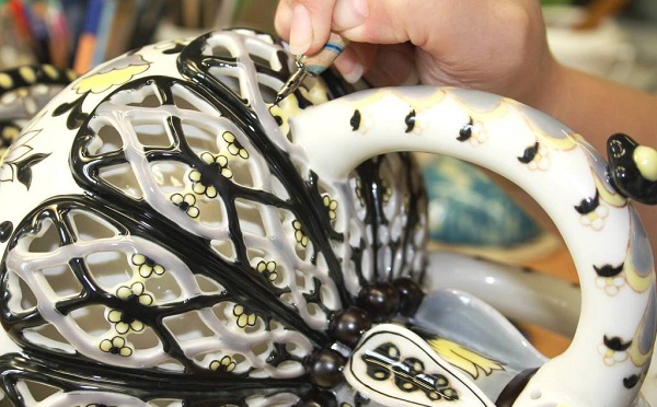 A Zsolnay n&eacute;v haszn&aacute;lat&aacute;r&oacute;l sz&oacute;l&oacute; meg&aacute;llapod&aacute;st k&ouml;t&ouml;tt P&eacute;cs