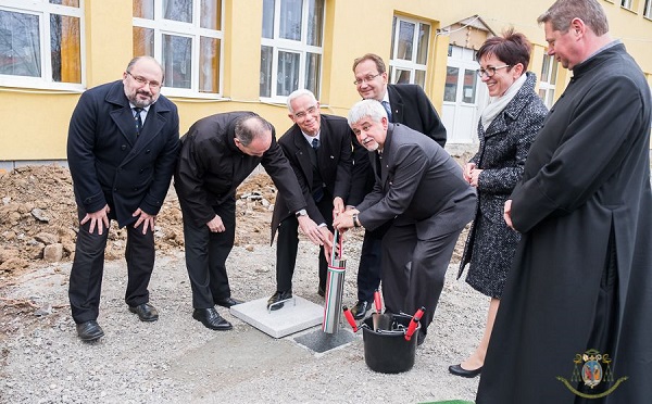 Komlói óvoda- és iskolafelújítás