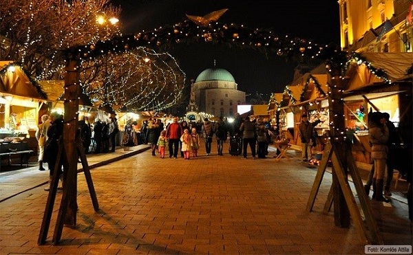 Karácsnyig tart az Adventi Kézműves és Mesevásár Pécsett