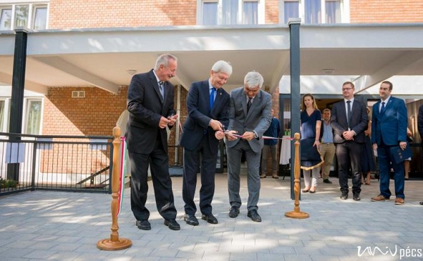Átadták a felújított Damjanich Kollégiumot