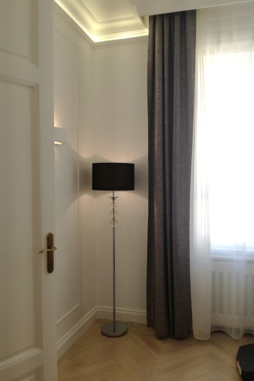 Praktikus &aacute;ll&oacute;l&aacute;mpa a sarokban