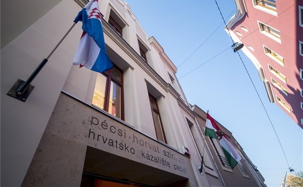 Megújult a Pécsi Horvát Színház