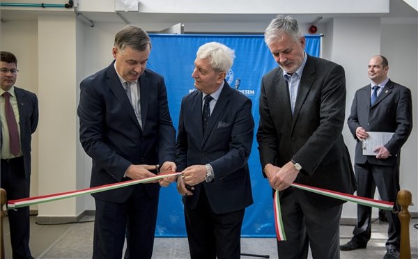 3D-s nyomtatási központot adtak át