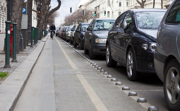 Emelt&eacute;k a p&eacute;csi parkol&aacute;si d&iacute;jakat