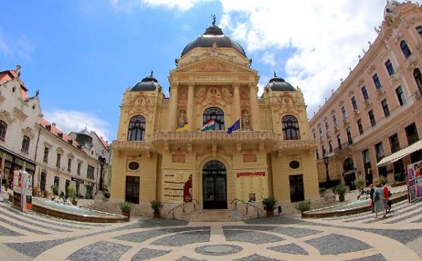 Művészileg kísérletezőbb évadot tervez a Pécsi Nemzeti Színház