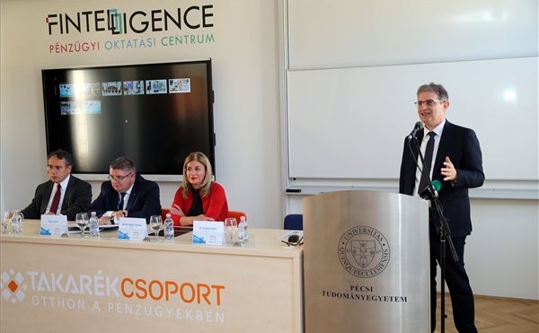 Pénzügyi oktatási centrum nyílt Pécsett