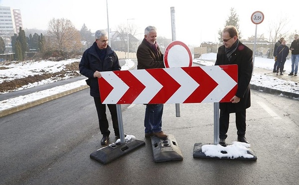 J&ouml;vőre z&aacute;rul P&eacute;cs mecsekoldali &uacute;th&aacute;l&oacute;zat&aacute;nak egymilli&aacute;rdos fejleszt&eacute;se
