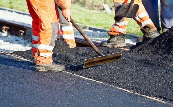 Jövő év végéig megújulnak a baranyai utak