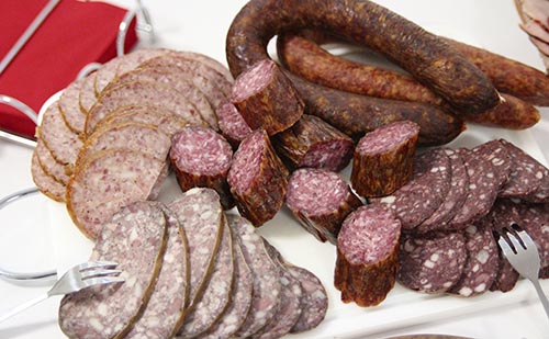 Disznóvágástól a hurkatöltésig