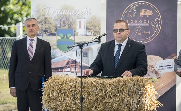 Közfoglalkoztatási mintaprogram beruházásait adták át az Ormánságban