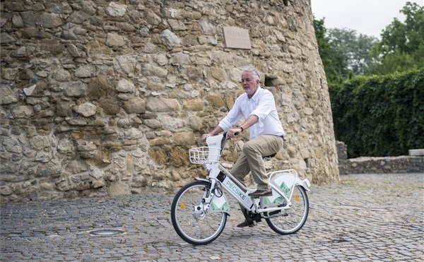 &Aacute;tadt&aacute;k a p&eacute;csi k&ouml;z&ouml;ss&eacute;gi ker&eacute;kp&aacute;rmegoszt&oacute; rendszert, a P&eacute;csiK&eacute;t