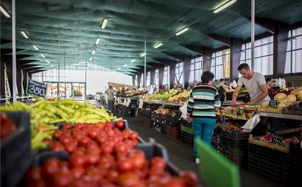 Felújították a pécsi piacot