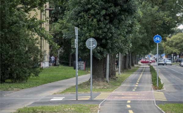 580 milli&oacute; forintb&oacute;l fejlesztett&eacute;k a p&eacute;csi Ur&aacute;nv&aacute;rost