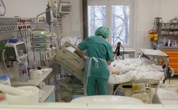 L&aacute;togat&aacute;si tilalmat rendeltek el a p&eacute;csi klinikai k&ouml;zpont fekvőbetegoszt&aacute;lyain