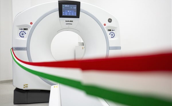 Átadták a PTE Klinikai Központ új CT-berendezését