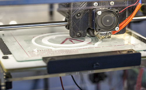 Háromdimenziós technológiájú nyomtatási és vizualizációs központjában új képzéseket indít a PTE