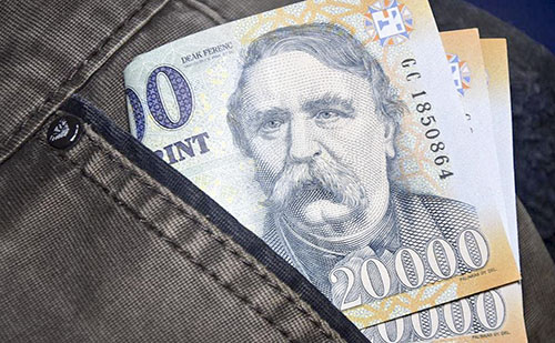 Állami támogatással dolgozhatnak a diákok Baranyában