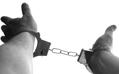 Lakására csalta és megölte a hajléktalant a 21 éves pécsi fiú - megvan a vádirat